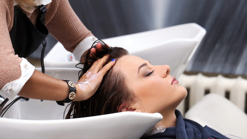 احیا و مراقبت از مو از پردرآمدترین رشته‌های آرایشگری