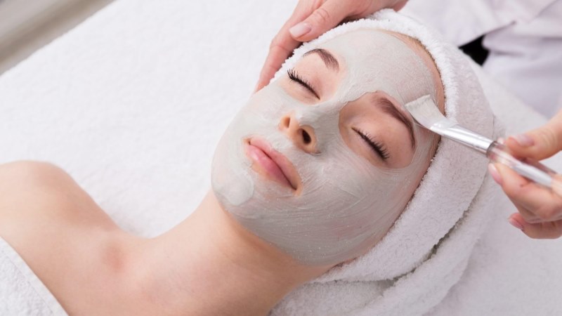 پاکسازی پوست یکی از پردرآمدترین رشته‌های آرایشگری
