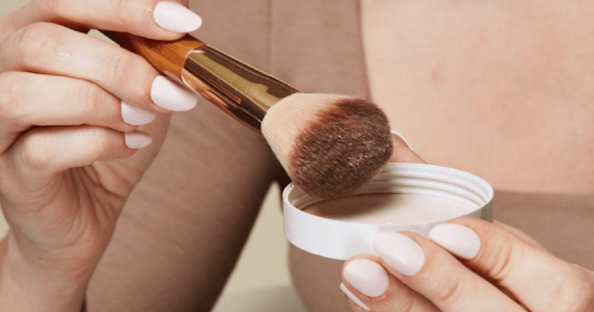 استفاده از پودر فیکس برای آرایش مناسب سر کار