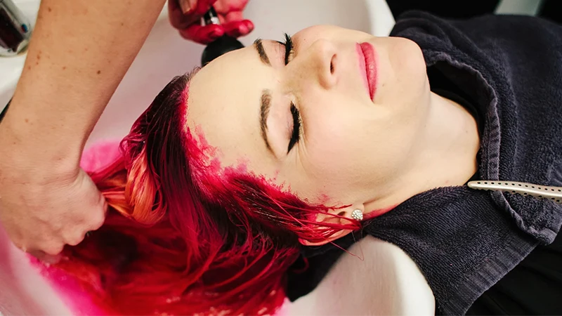 پاک کردن رنگ از پوست سر