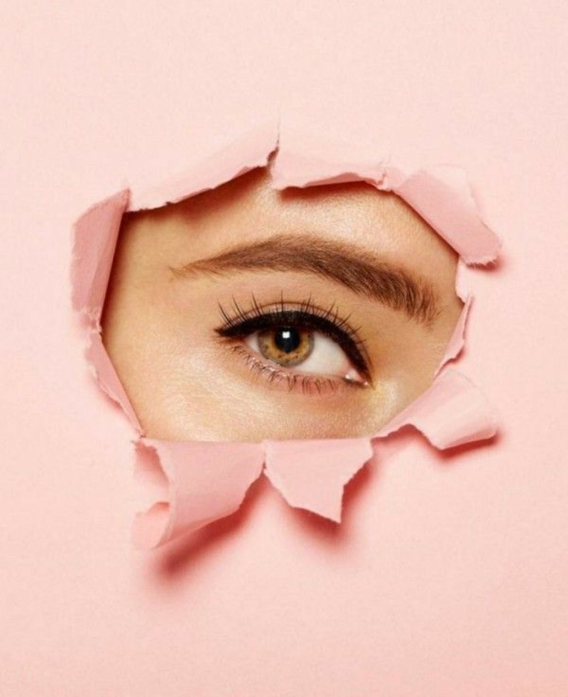 ۴ نکته مهم درباره استفاده از اسپری فیکس برای آرایش تابستانی